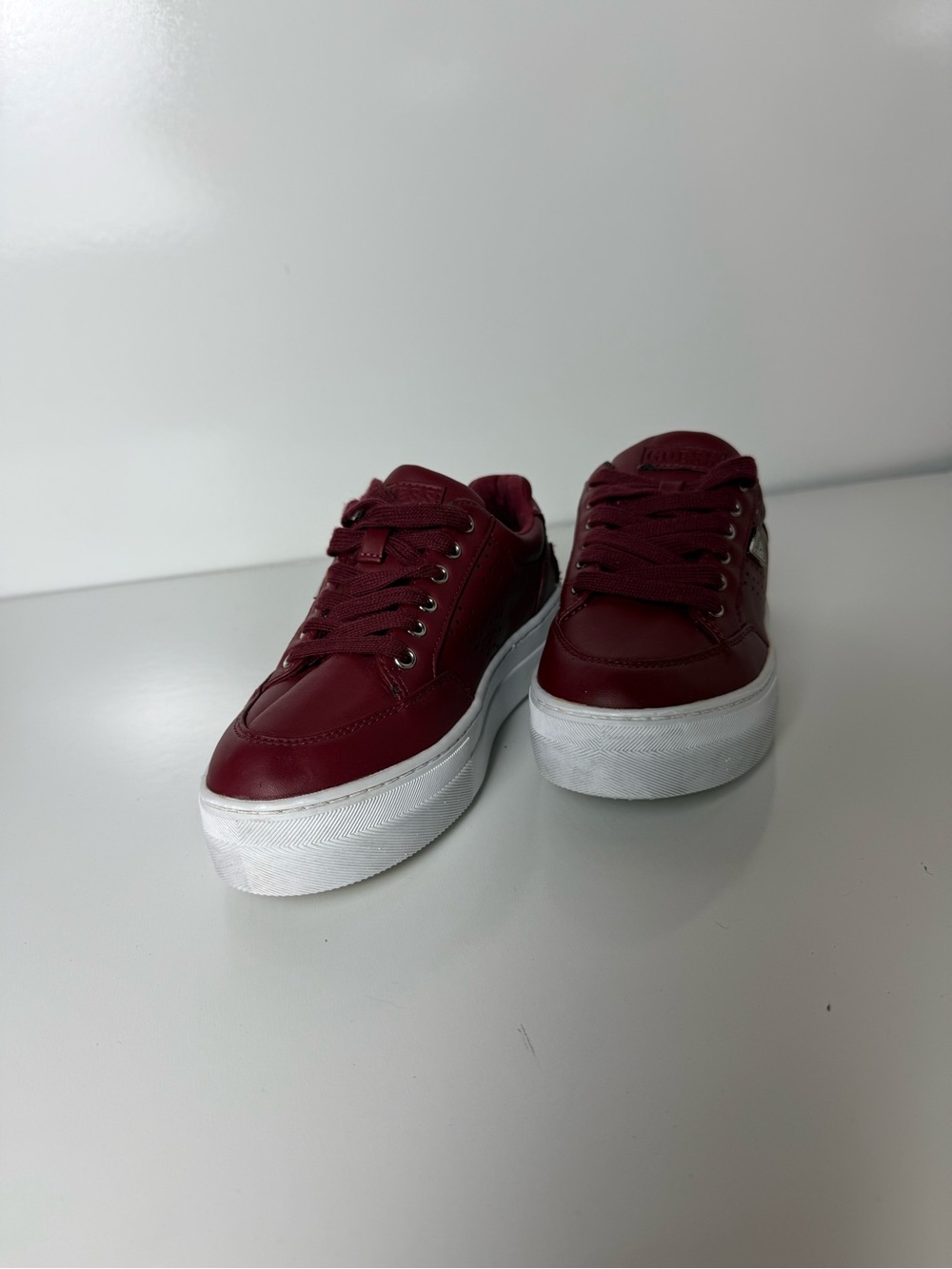 GUESS burgundy platform sneakers womens size 7 logo lace up casual